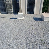 Cosseria, cimitero ripulito dal verde infestante: intervento a mano senza diserbanti per tutelare marmi e tombe Cosseria, cimitero ripulito dal verde infestante: intervento a mano senza diserbanti per tutelare marmi e tombe