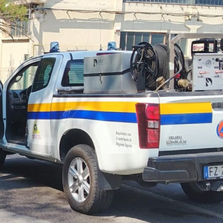 Incendio in centro a Quiliano: intervento tempestivo dei vigili del fuoco e della protezione civile Incendio in centro a Quiliano: intervento tempestivo dei vigili del fuoco e della protezione civile