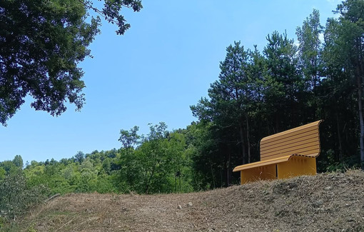 Plodio inaugura la prima panchina gigante, simbolo di comunità e volontariato Plodio inaugura la prima panchina gigante, simbolo di comunità e volontariato