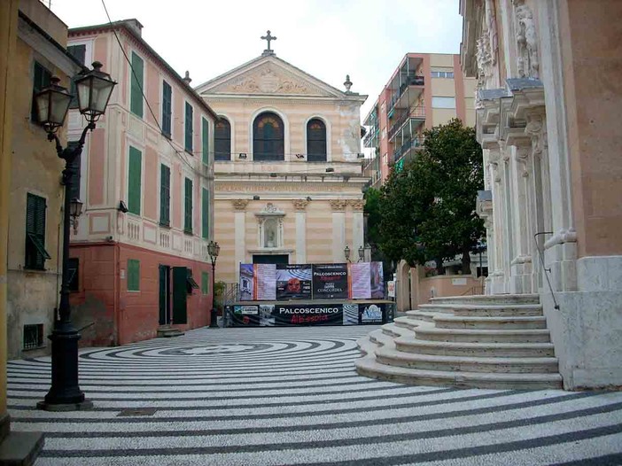 Ad Albissola Marina successo per il concerto in piazza della Concordia Ad Albissola Marina successo per il concerto in piazza della Concordia