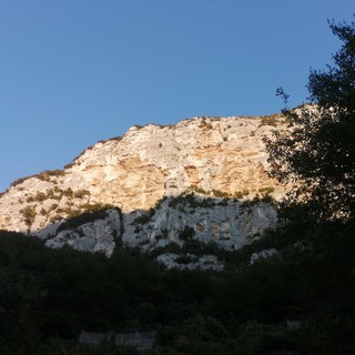 Nell’entroterra Finalese l’arte incontra la natura: sabato 13 settembre a Monte Cucco il {te}che Festival 2025