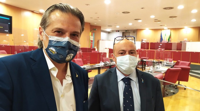 Migranti nel Ponente ligure, Mai e Piana (Lega): ”Situazione pericolosa e intollerabile, Lamorgese si metta a fare il ministro dell’Interno” Migranti nel Ponente ligure, Mai e Piana (Lega): ”Situazione pericolosa e intollerabile, Lamorgese si metta a fare il ministro dell’Interno”