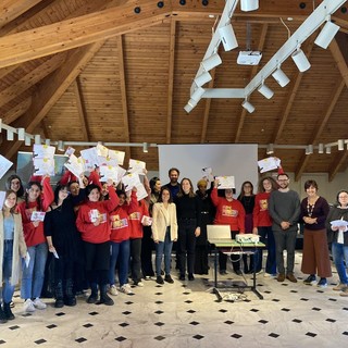 Le studentesse che hanno partecipato alla I edizione di Prime Minister – Loano (Savona) il giorno del Graduation Day Le studentesse che hanno partecipato alla I edizione di Prime Minister – Loano (Savona) il giorno del Graduation Day