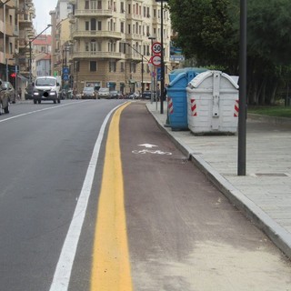 Savona, diventa effettiva la pista ciclabile tra corso Vittorio Veneto e via Nizza: firmata l'ordinanza (FOTO)