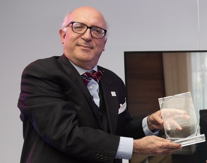 Il San Martino piange la scomparsa del primario di rianimazione Paolo Pelosi Il San Martino piange la scomparsa del primario di rianimazione Paolo Pelosi