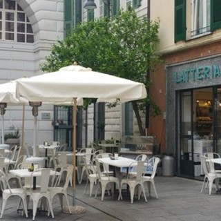 Raid di furti in tre bar del centro di Savona, rubati fondo cassa e cellulari