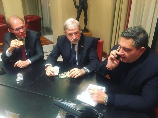 Chiusura A26, Toti non cerca giri di parole: "Porti e Regione saranno paralizzati" Chiusura A26, Toti non cerca giri di parole: "Porti e Regione saranno paralizzati"