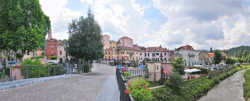 Carcare, si finge gentile e abbraccia una 90enne: rubata la collana d’oro Carcare, si finge gentile e abbraccia una 90enne: rubata la collana d’oro