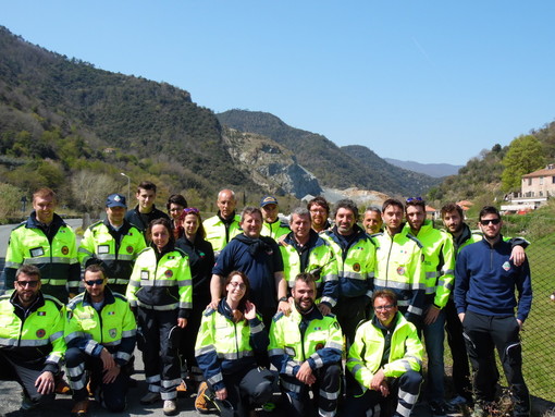 Bomba Albisola, gestione sfollati e viabilità: coinvolti oltre 50 volontari della Protezione Civile delle Albisole