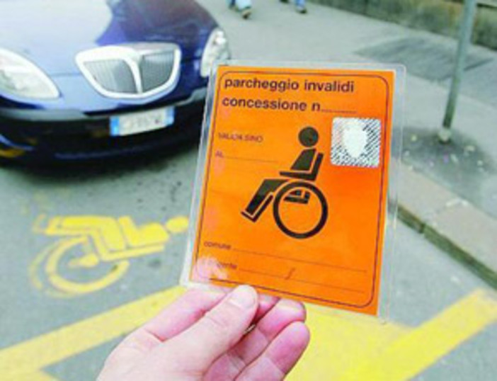 Albenga, trovato falso contrassegno invalidi dalla Polizia Municipale
