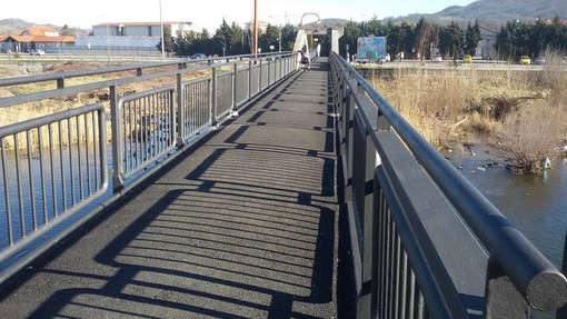 Cairo Montenotte, terminato il restyling della passerella pedonale Giuseppe Milano