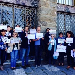Savona, la Camera di Commercio in protesta: "Renzi ci vuole trasformare in scatole vuote" Savona, la Camera di Commercio in protesta: "Renzi ci vuole trasformare in scatole vuote"