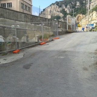 Impianto anticendio e sicurezza incompleti nel nuovo parcheggio libero dell'ex-Piaggio di Finale: il M5S scrive ai vigili del fuoco