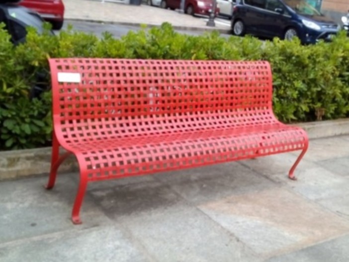 A Mioglia una Panchina Rossa in memoria delle donne vittime di violenza A Mioglia una Panchina Rossa in memoria delle donne vittime di violenza