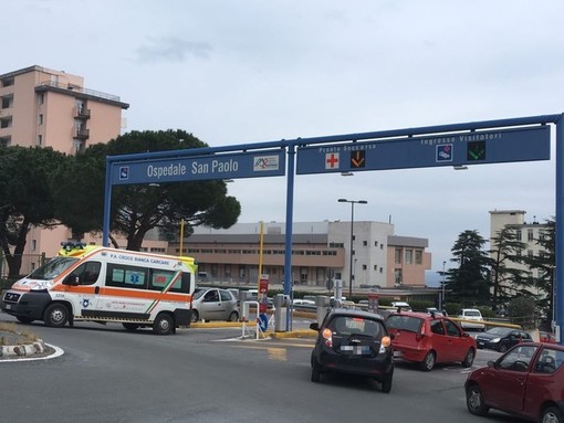 Vado Ligure, bambino cade in piazza Cavour: codice rosso al San Paolo