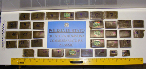 Albenga 3 chili di droga divisi in 34 panetti uno straniero arrestato Albenga 3 chili di droga divisi in 34 panetti uno straniero arrestato
