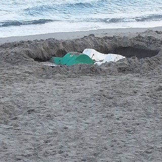 Alassio: riemergono "i tesori" nascosti dalla sabbia