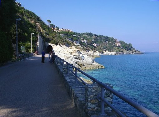 Varazze, un cittadino scrive al direttore: “L’80% delle persone a passeggio senza mascherina. Occorrono controlli e spiegare che qui vige l’obbligo” Varazze, un cittadino scrive al direttore: “L’80% delle persone a passeggio senza mascherina. Occorrono controlli e spiegare che qui vige l’obbligo”