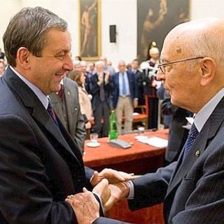 PRC Savona sulla scuola: "Non è profumo, ma puzza di bruciato"