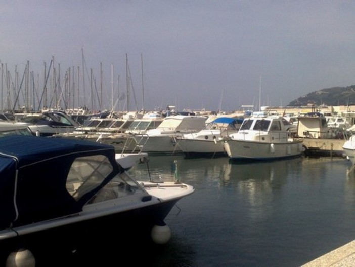 Porto di Andora poco sicuro, il signor Fulvio “Furto in pieno giorno. Telecamere inattive per la Privacy. C'è poca sicurezza” Porto di Andora poco sicuro, il signor Fulvio “Furto in pieno giorno. Telecamere inattive per la Privacy. C'è poca sicurezza”