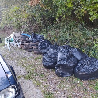 Noli, ripuliti i sentieri ed i boschi tra la cava di Voze e l'Andrazza: "Comportamenti incivili che causano danni all'ambiente"