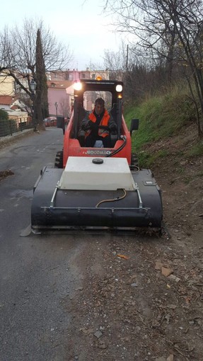 Acquisti per risparmiare: il comune di Albenga si dota di un Bobcat per le manutenzioni