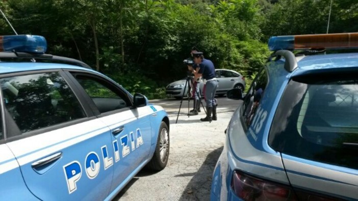 Controlli a tappeto su strade e autostrade da parte della Polizia Stradale contro l’eccesso di velocità Controlli a tappeto su strade e autostrade da parte della Polizia Stradale contro l’eccesso di velocità