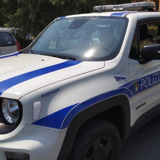Borgio, cani da caccia finiscono sulla ferrovia: un ciclista di passaggio evita il peggio Borgio, cani da caccia finiscono sulla ferrovia: un ciclista di passaggio evita il peggio