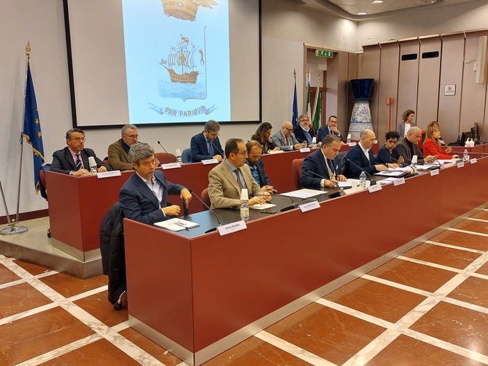 Tavolo dello sviluppo economico in Provincia, incontro con (pochi) parlamentari liguri: "C'è bisogno di una presa di posizione forte, tocca alla politica regionale e nazionale" (FOTO)