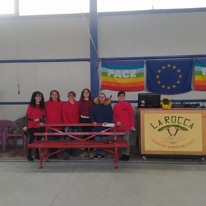 Festa della Donna, inaugurata una panchina rossa alla Rocca di Legino per le vittime di femminicidio (FOTO) Festa della Donna, inaugurata una panchina rossa alla Rocca di Legino per le vittime di femminicidio (FOTO)
