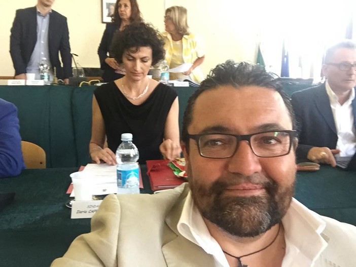 Savona: primo consiglio comunale dell'era Caprioglio, tra selfie e foto ricordo