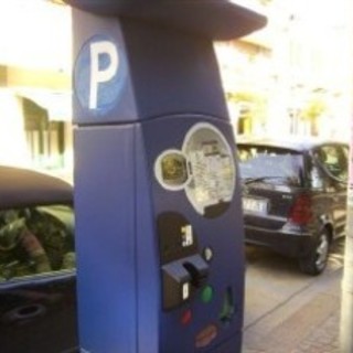 Albenga: multa per mancato pagamento del parchimetro, ma la macchinetta accetta solo un metodo di pagamento, la lamentela di un lettore