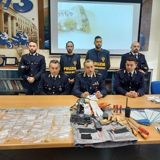 Si fingevano poliziotti e carabinieri per rubare oro e argenteria: otto arresti, avevano colpito anche nel savonese