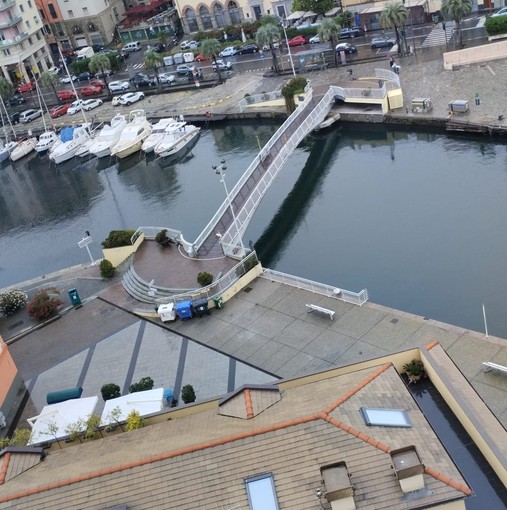 Savona, riapre dopo un mese il ponte Pertini. Comitato Darsena: "Tiriamo un sospiro di sollievo, venga rivista l'operatività ora"