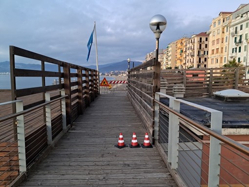 Savona, interventi straordinari sulla passerella “Rita Levi Montalcini”: sostituite le travi ammalorate Savona, interventi straordinari sulla passerella “Rita Levi Montalcini”: sostituite le travi ammalorate