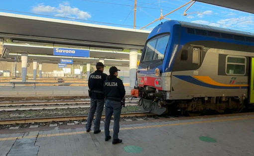 Ruba un tablet sul treno, scappa e si nasconde in bagno: arrestato Ruba un tablet sul treno, scappa e si nasconde in bagno: arrestato