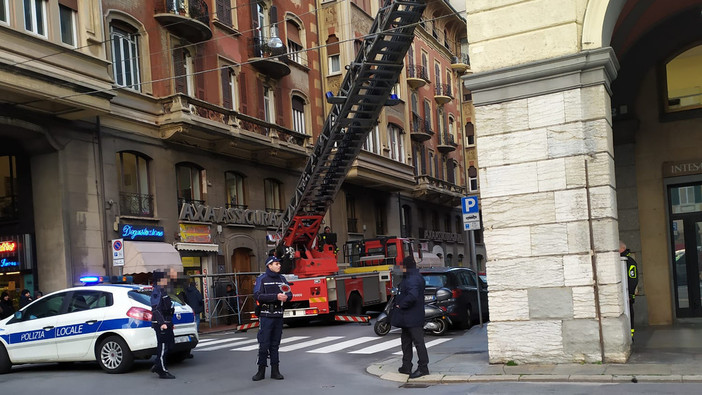 Savona, ancora danni causati dal vento: preoccupazione in piazza Mameli per una persiana pericolante