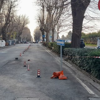 Savona, chiuso da sette giorni il tratto di piazza del Popolo dove ha preso fuoco un mezzo di SeaS
