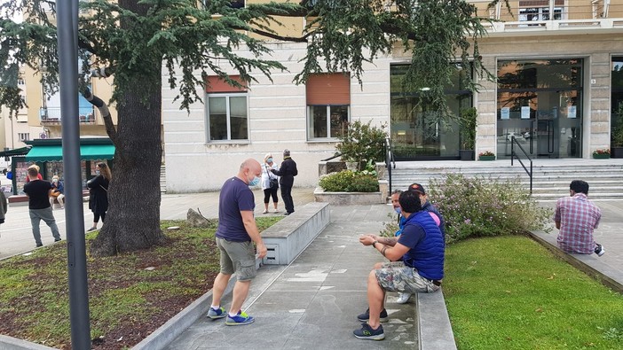 Vado, protesta degli ambulanti al mercato del mercoledì: pace fatta con l'amministrazione Vado, protesta degli ambulanti al mercato del mercoledì: pace fatta con l'amministrazione