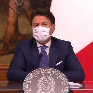 Coronavirus, nuovo Dpcm, il premier Conte: &quot;Non possiamo abbassare la guardia. Natale diverso, ma non meno autentico&quot;