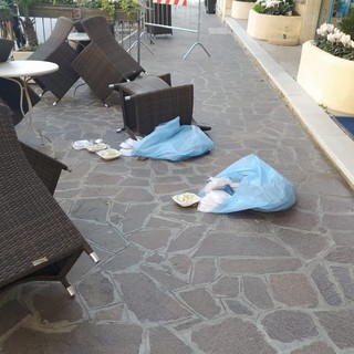 Piccola "ribellione" nei due alberghi in quarantena ad Alassio: pasti lanciati fuori dalla porta