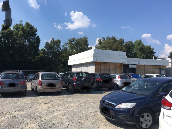 Savona, nuovo posteggio gratuito in via Nizza nell'area dell'ex distributore Agip Savona, nuovo posteggio gratuito in via Nizza nell'area dell'ex distributore Agip