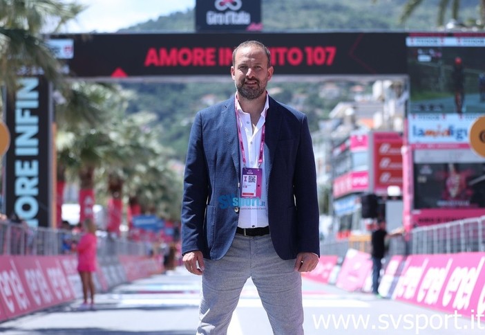 Andora in festa per il Giro d'Italia, Rossi: "Giornata memorabile, entriamo nella storia del ciclismo" (VIDEO) Andora in festa per il Giro d'Italia, Rossi: "Giornata memorabile, entriamo nella storia del ciclismo" (VIDEO)