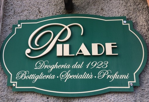 Profumi, tabacchi e bottiglieria: dal 1923 ad Altare la drogheria "Pilade" Profumi, tabacchi e bottiglieria: dal 1923 ad Altare la drogheria "Pilade"