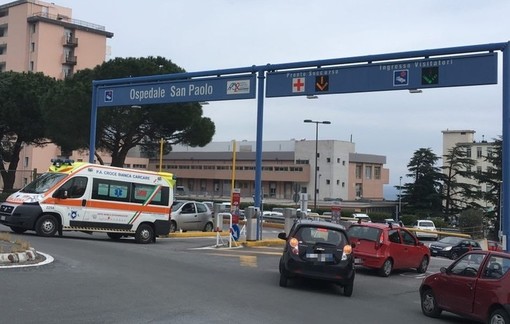 Valleggia, operaio cade da un ponteggio: codice giallo al San Paolo