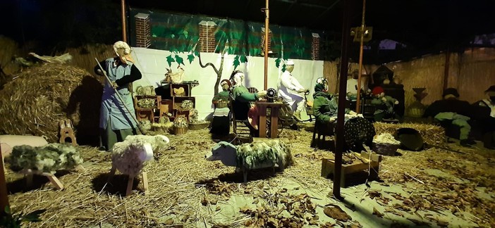 "Il Natale dei nostri nonni": inaugurato il presepe contadino a Piana Crixia (FOTO)