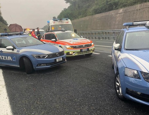 Camionista spara ad un collega e si dà alla fuga sulla A10: fermato a Varazze dalla Polstrada