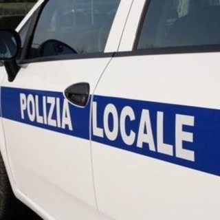 Savona, si depila in una fontanella in piazza del Popolo: daspo ad una donna straniera