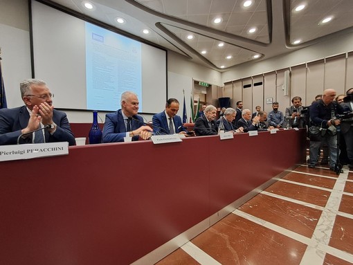 Patto per le Infrastrutture, il presidente Olivieri: "Significativo si sia firmato proprio in Provincia a Savona" Patto per le Infrastrutture, il presidente Olivieri: "Significativo si sia firmato proprio in Provincia a Savona"