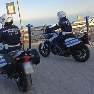 Savona, sfreccia su una bicicletta elettrica modificata: scattano il sequestro e la sanzione Savona, sfreccia su una bicicletta elettrica modificata: scattano il sequestro e la sanzione
